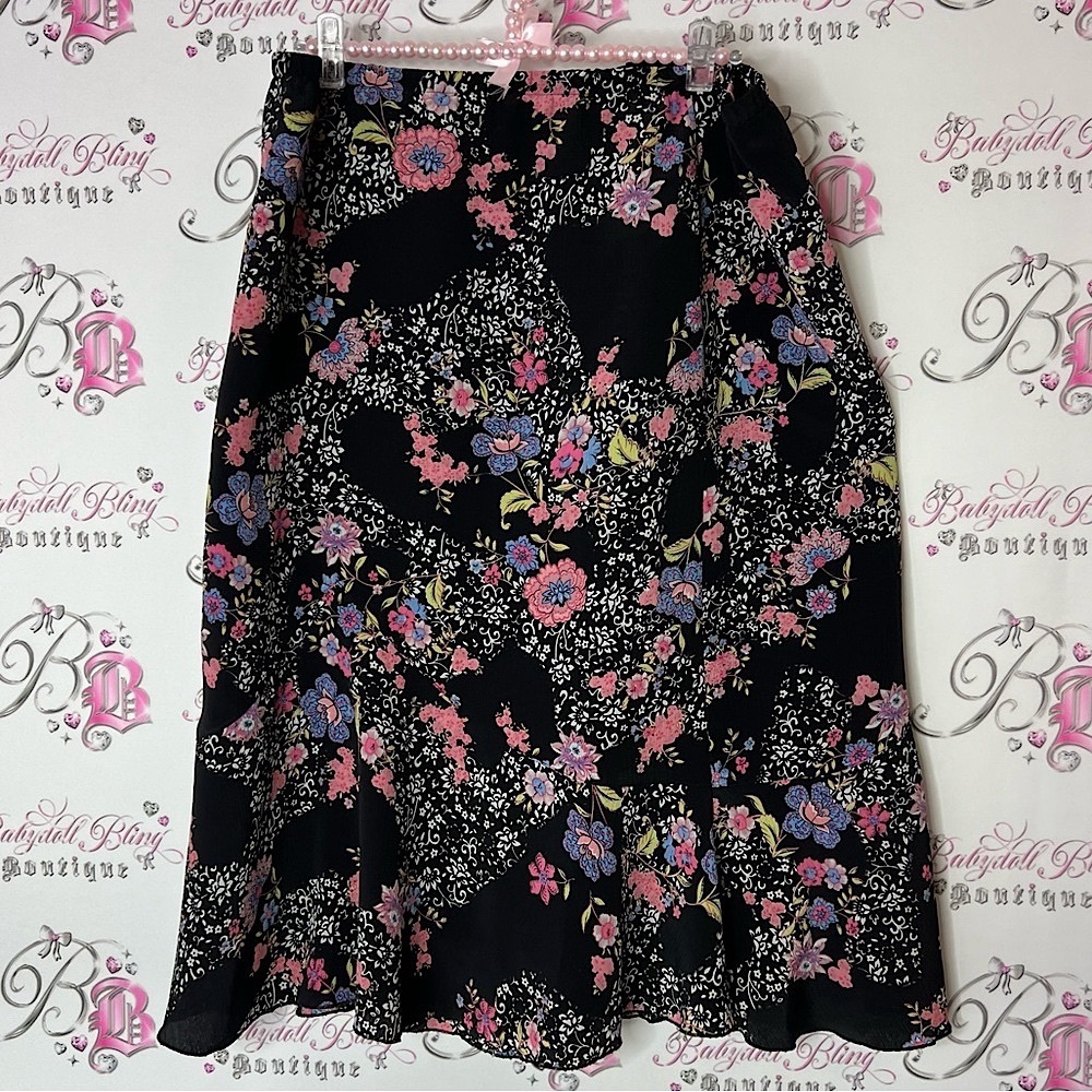 Skirt ruffle hem bottom flowers bright pink purple blue white Floral Black Skirt